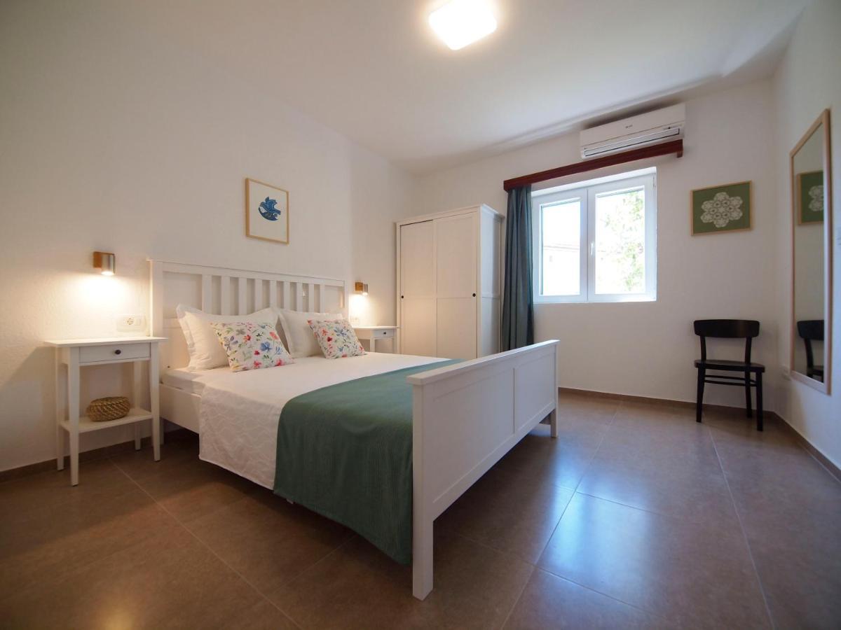 Appartement Three-room Near The Beach-zen Brna